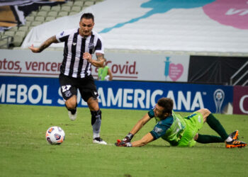 Vina agradece carinho da torcida e celebra primeiro gol na temporada: “eu me cobro bastante”