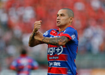 Fortaleza x Bahia: onde assistir, horário, escalações e arbitragem