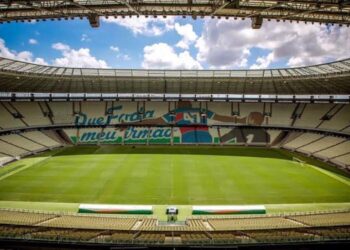 Diretoria do Fortaleza solicita retirada de parte do mosaico organizado pela torcida
