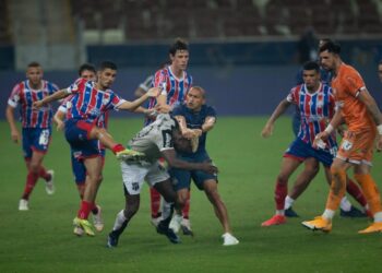 Jogadores de Ceará e Bahia se envolvem em confusão generalizada após a final da Copa do Nordeste