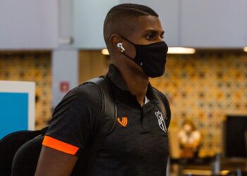 Ceará embarca para Bolívia; confira provável escalação para o jogo da Sul-Americana