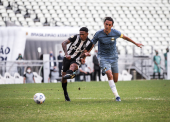 Jorginho marca no fim e Ceará vence Grêmio na estreia do Brasileirão