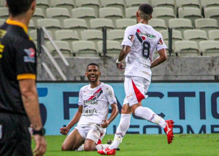 Ferroviário vence Icasa na Arena Castelão e assume liderança isolada do Campeonato Cearense