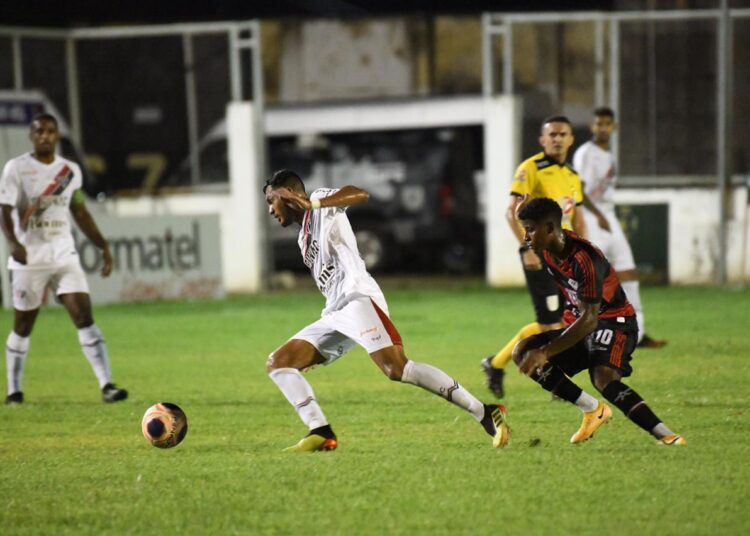 Em jogo movimentado, Ferroviário busca empate no fim diante do Atlético