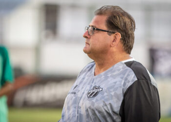 Guto Ferreira lamenta maratona de jogos do Ceará e critica calendário do Cearense
