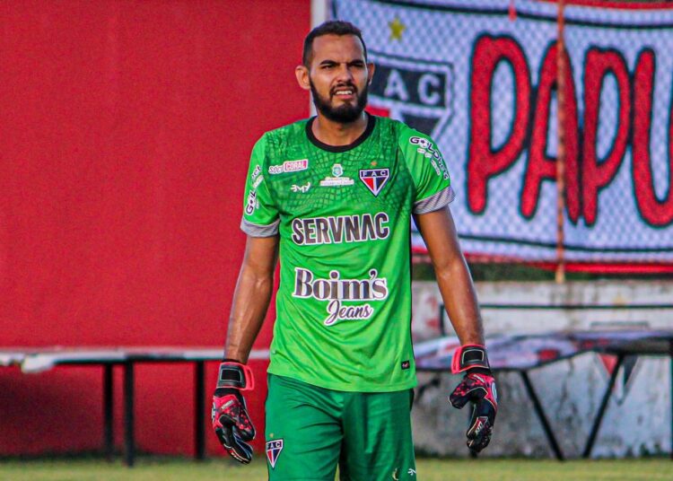 Ferroviário renova com Jonathan até o fim de 2022; goleiro se recupera de cirurgia no rosto