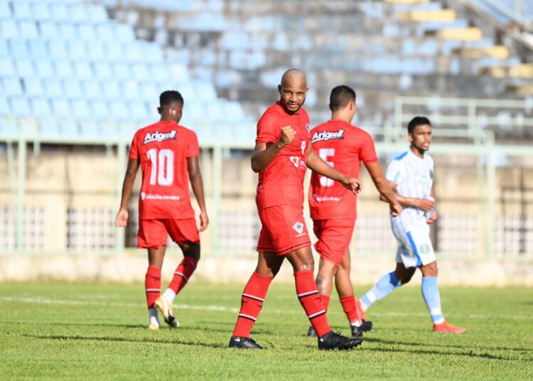 Olávio marca cinco gols e Atlético aplica 7 a 1 no Crato pelo Cearense