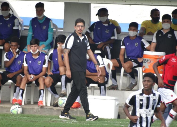 Técnico do Ceará celebra estreia vitoriosa no Brasileirão Sub-17 diante do Atlético/GO