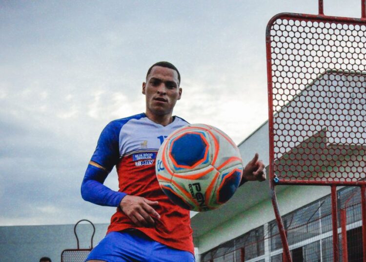 Zagueiro Titi detalha negociação e explica motivos para acertar com o Fortaleza