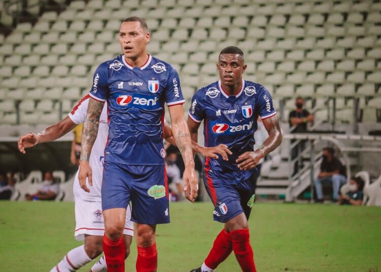 Titi destaca sistema defensivo do Fortaleza e comenta sobre preparação para o Clássico-Rei