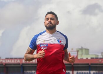 Volante Felipe comenta evolução do Fortaleza e projeta duelo difícil contra o Ceará