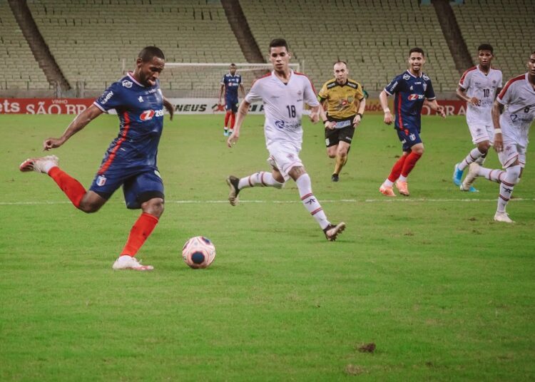 Tinga descarta favoritismo contra Ceará e espera jogo histórico: “Vai ser um dos maiores clássicos”