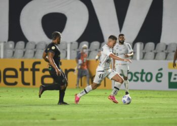 Ceará perde para o Santos na Vila Belmiro em jogo de falhas do sistema defensivo