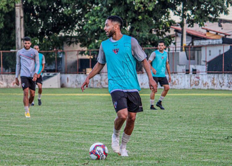 Gabriel comemora bom início no Ferroviário, mas prega foco na classificação: “brigar sempre na parte de cima”