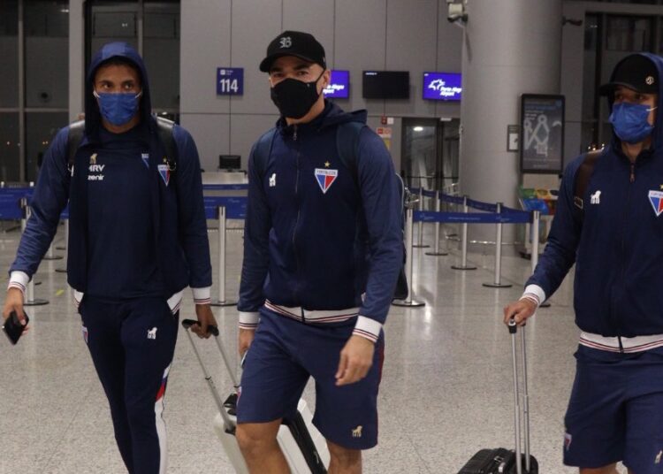 Fortaleza desembarca em Porto Alegre e continua preparação para enfrentar o Grêmio