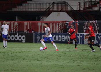 Fortaleza empata fora de casa com o Atlético/GO e mantém liderança do Brasileirão