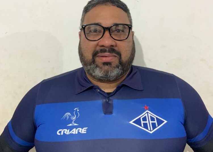 Carlos Junior é o novo técnico do Caucaia