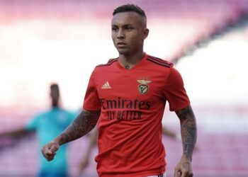 Everton Cebolinha tem camisas históricas furtadas da casa do pai: “representam momentos únicos”