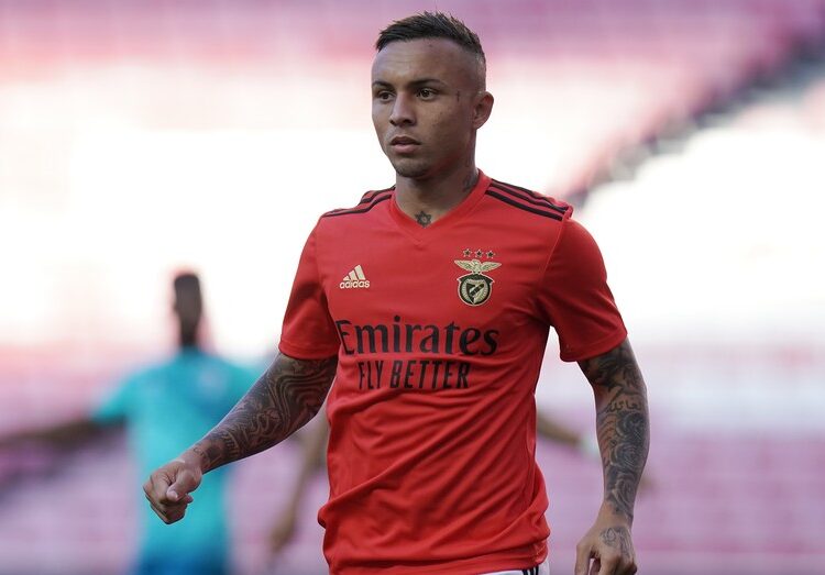 Everton Cebolinha tem camisas históricas furtadas da casa do pai: “representam momentos únicos”