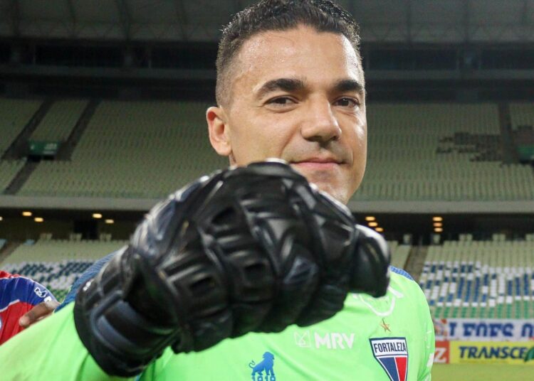 Felipe Alves nega intenção de prejudicar o Ceará, explica situação e reclama de gramado do Castelão