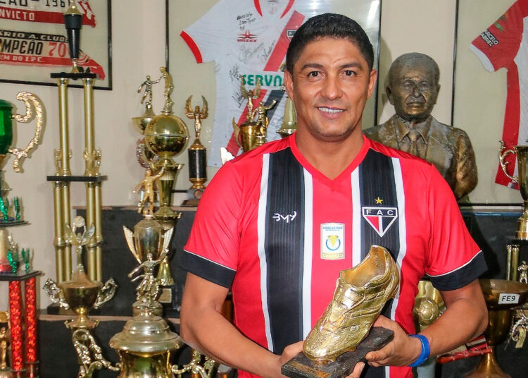 Ladrões invadem casa de Jardel em Fortaleza e furtam chuteiras de ouro