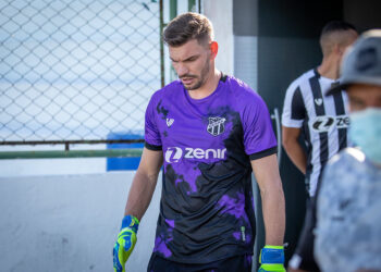 Goleiro João Ricardo passa por cirurgia na mão: “em breve estarei de volta”