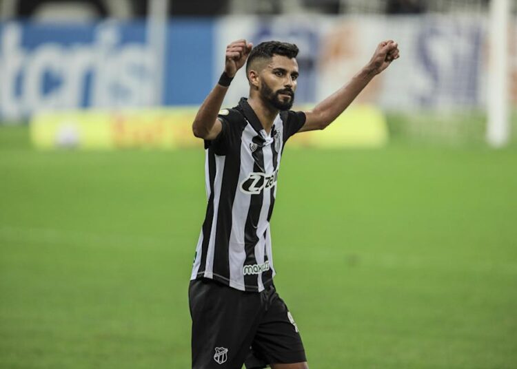 Destaque do Ceará, Jorginho prega humildade diante do maior rival: “pezinhos no chão”