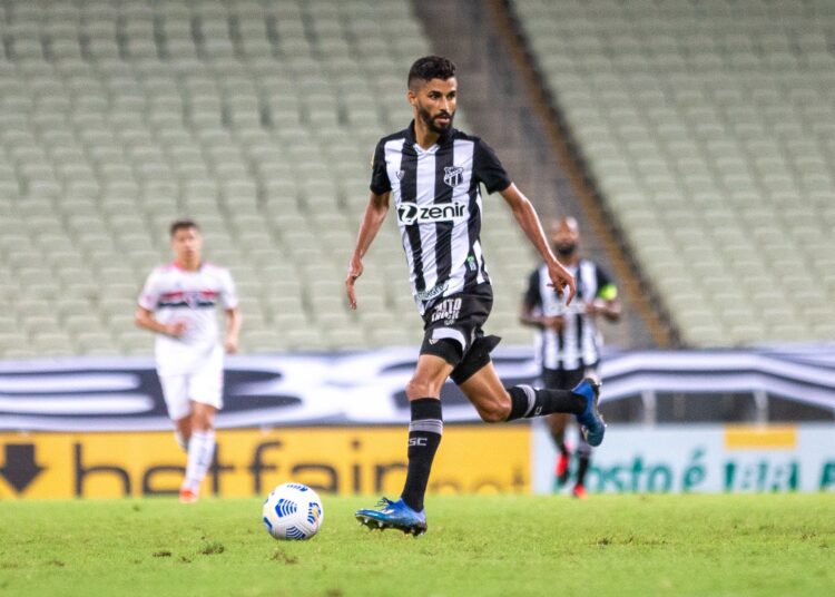 Autor do gol contra o São Paulo, Jorginho comenta sobre titularidade no Ceará e relação com Vina