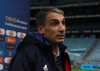 Após empate contra o Grêmio, Vojvoda lamenta chances desperdiçadas pelo Fortaleza