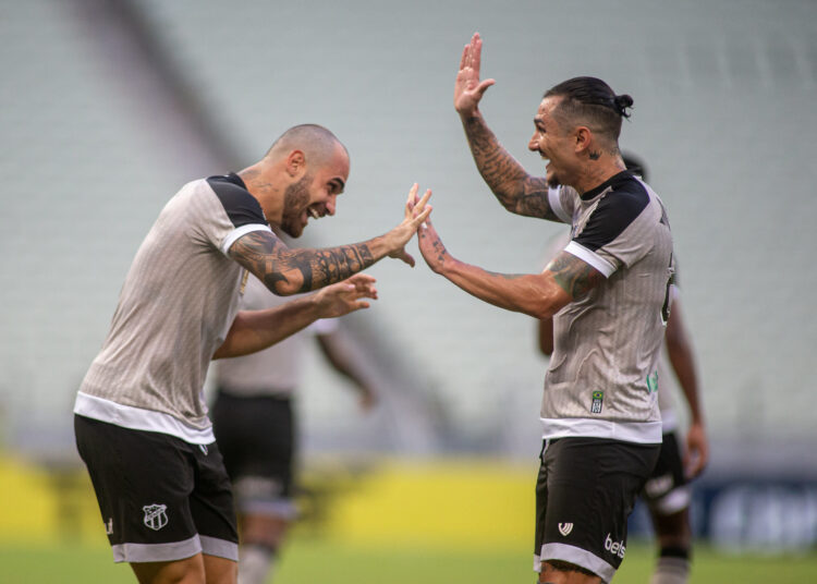 Vina antecipa saída de Felipe Vizeu em rede social: “você merece o melhor”