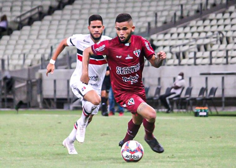Após três jogos na Série C, Ferroviário comunica saída do atacante Wesley
