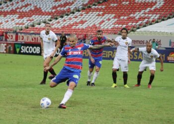 Wellington Paulista marca, Fortaleza derrota Sport e segue na liderança do Brasileirão
