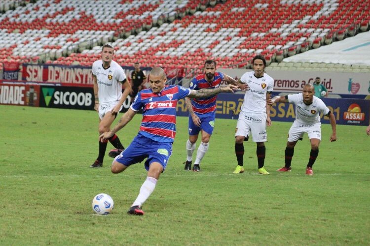 Wellington Paulista marca, Fortaleza derrota Sport e segue na liderança do Brasileirão