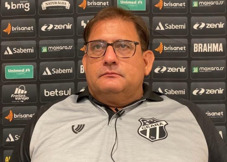 Guto elogia segundo tempo contra Flu e fala sobre possibilidade de reforços