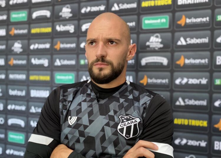 De volta após cumprir suspensão, volante Marlon mira primeira vitória no Clássico-Rei com camisa do Ceará