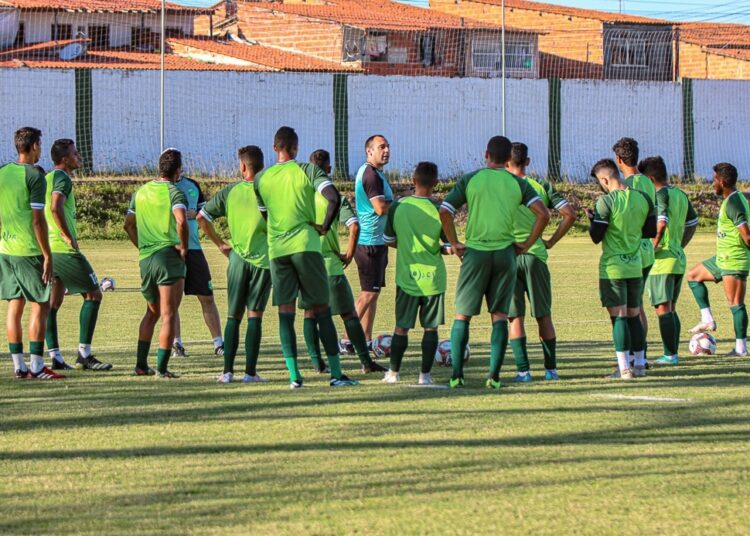Floresta quer vencer Jacuipense fora de casa para se afastar da zona de rebaixamento