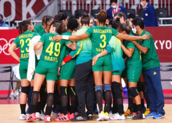 “A guerra ainda não terminou”, diz ponteira cearense Adriana, após derrota da seleção de handebol