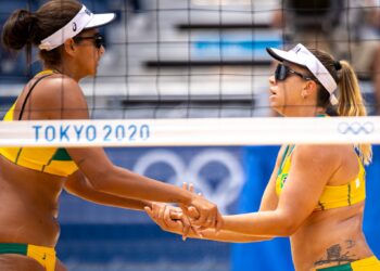 Ana Patricia e Rebecca perdem para dupla da Letônia e classificação será decidida na última rodada