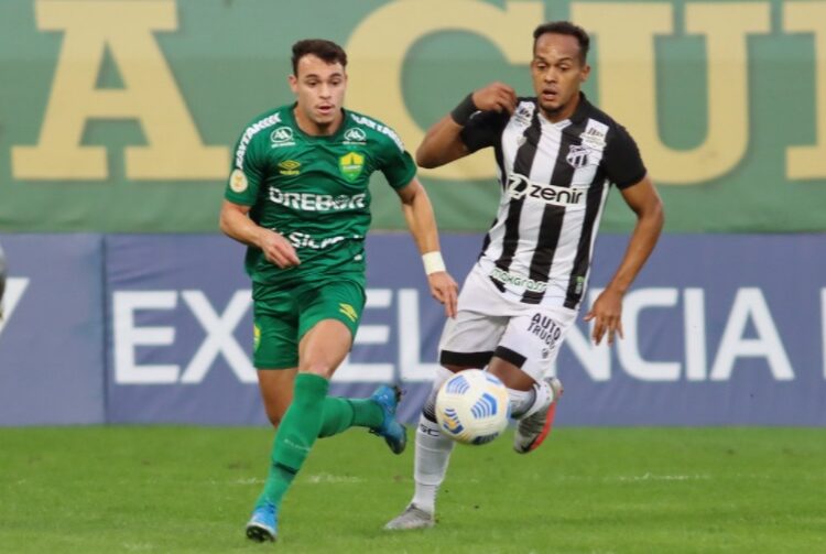 Ceará deixa vitória escapar nos acréscimos e fica no empate com o Cuiabá