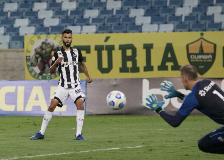 Árbitra Edina Alves faz retificação em súmula e confirma cartão para Jorginho contra o Cuiabá