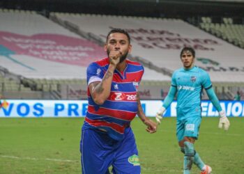 Após conversa com Vojvoda, Felipe recusa oferta de clube árabe e segue no Fortaleza