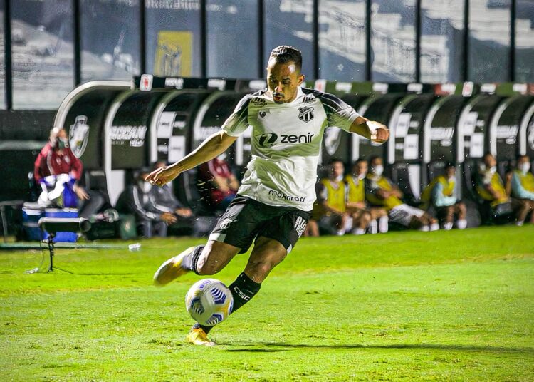 Richard salva duas vezes e Ceará empata sem gols com o Fluminense em São Januário