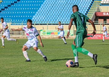 Maranguape vira no fim e vence Floresta, Marcelo Nicácio marca gol pelo Cariri; Iguatu assume liderança