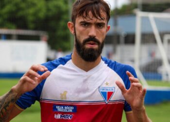 Matheus Vargas prevê duelo equilibrado entre Fortaleza e Corinthians na Arena Castelão