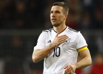 Após receber proposta do Fortaleza, Podolski acerta com time polonês