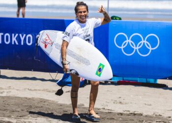 Silvana Lima avança para as quartas de final do surfe feminino nas Olimpíadas