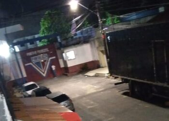 Imagem de Vojvoda do lado de fora do Pici viraliza e torcida se diverte com memes