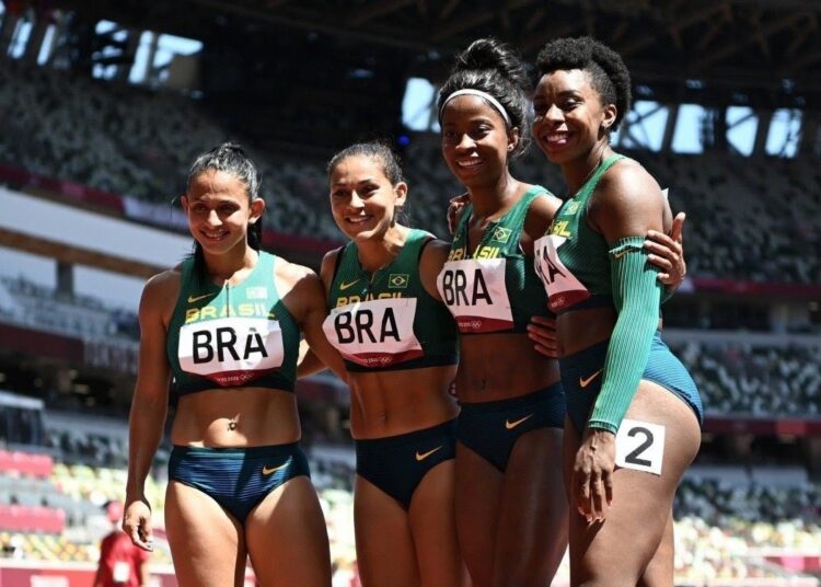 Cearense Ana Cláudia Lemos faz bom tempo, mas é eliminada no revezamento 4x100m em Tóquio