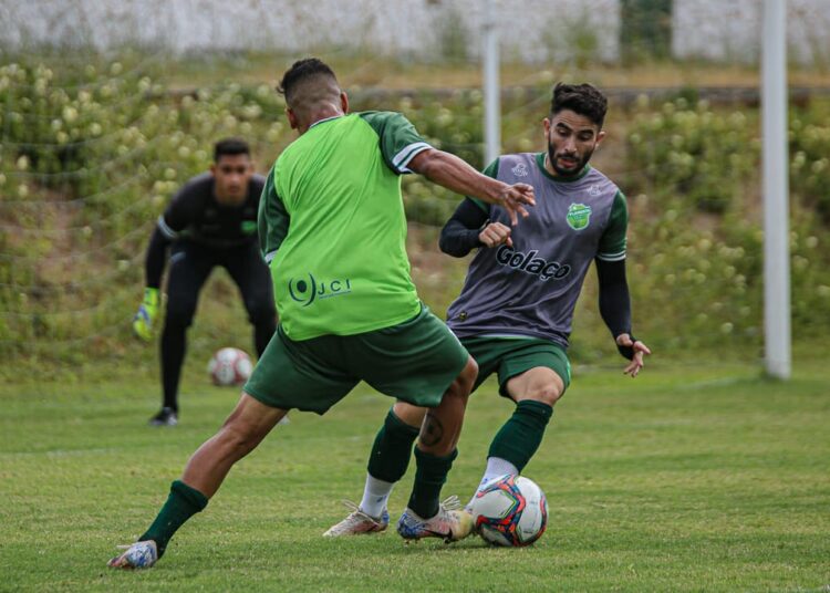 Em situações opostas, Floresta e Manaus se enfrentam no estádio Franzé Morais
