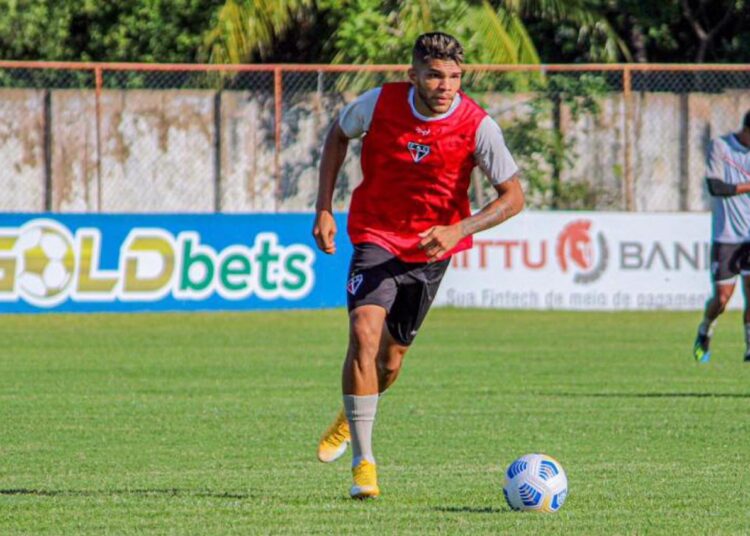 Meia Berguinho prega equilíbrio e quer Ferrão vencedor nos jogos em casa